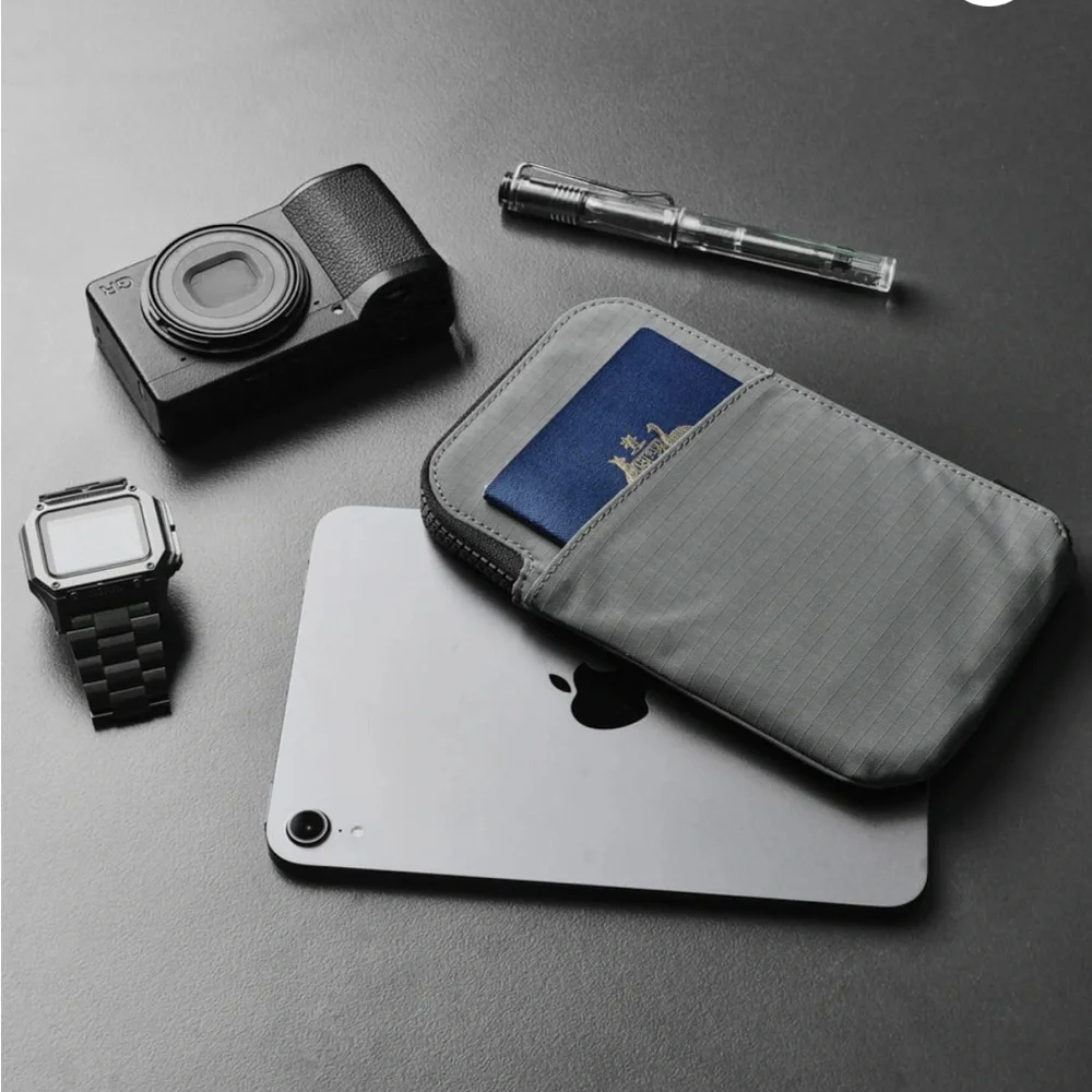 NWT Alpaka Zip Travel Wallet A3